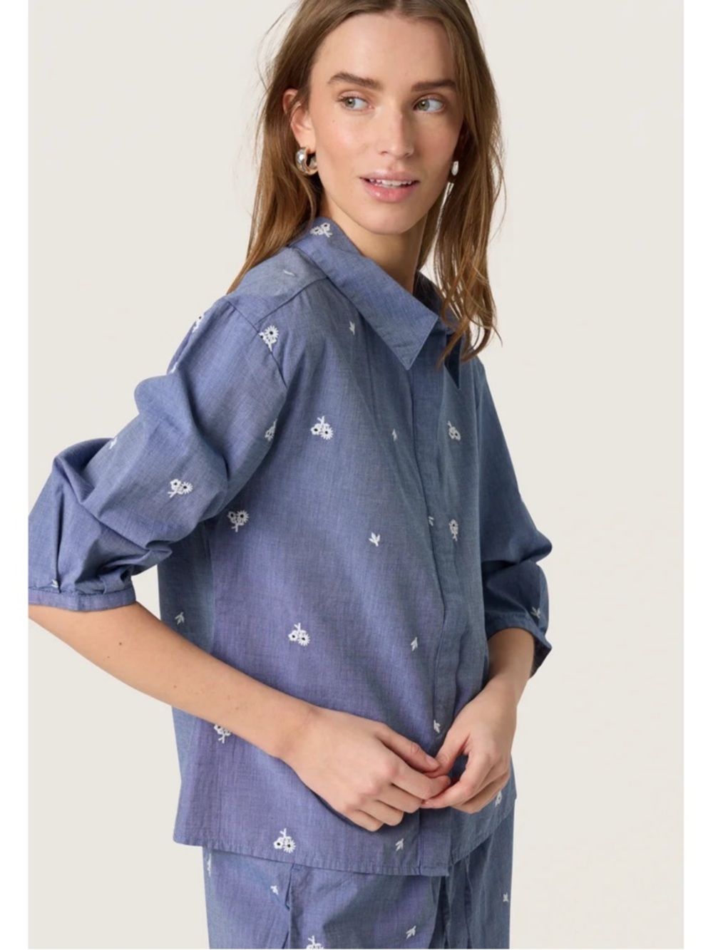 Soaked in Luxury The Elly Blouse in Marine Blue White Floral Embroidery M EUC